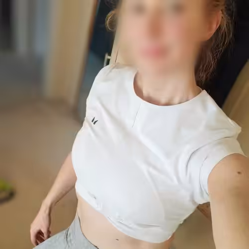 naked cleaner sara 4